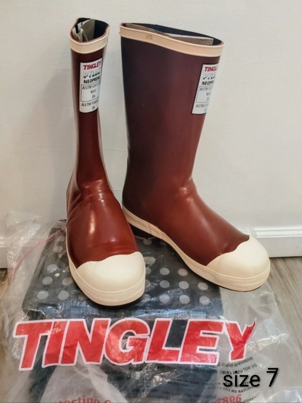 Tingley Pylon Neoprene Built-in steel toe cap meeting ASTM F2413 standards